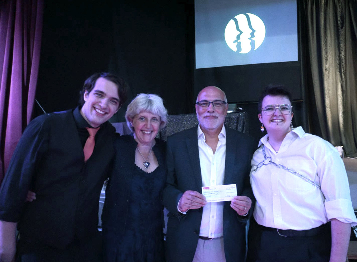 Silchester Players awards £2,000 to The Olibob Arts Foundation
